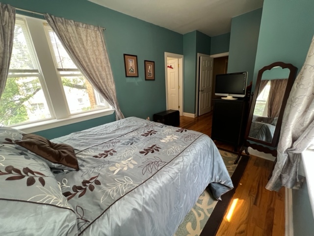4855 N Springfield Avenue Unit: 2