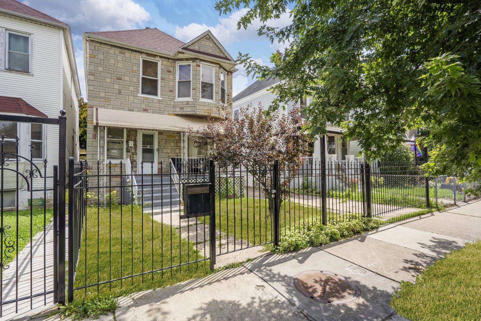 2747 N Saint Louis Avenue