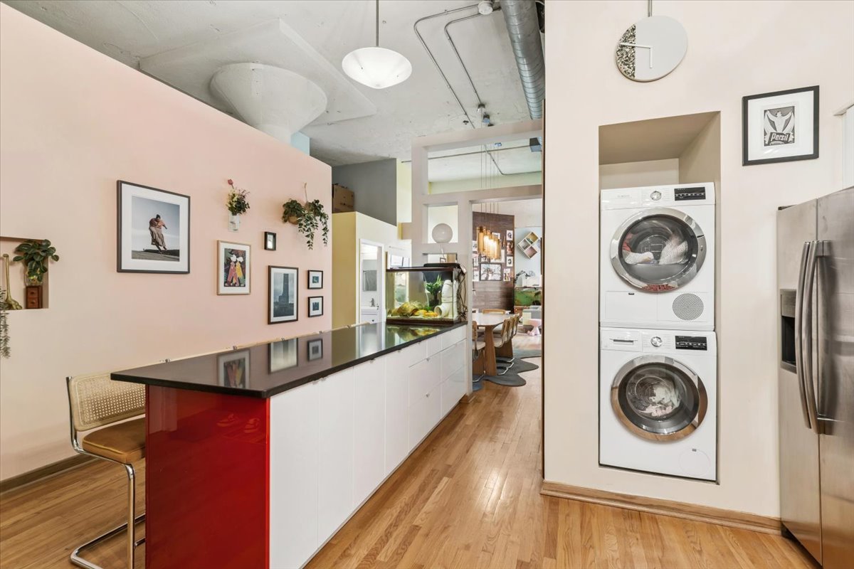 1800 W Roscoe Street Unit: 521