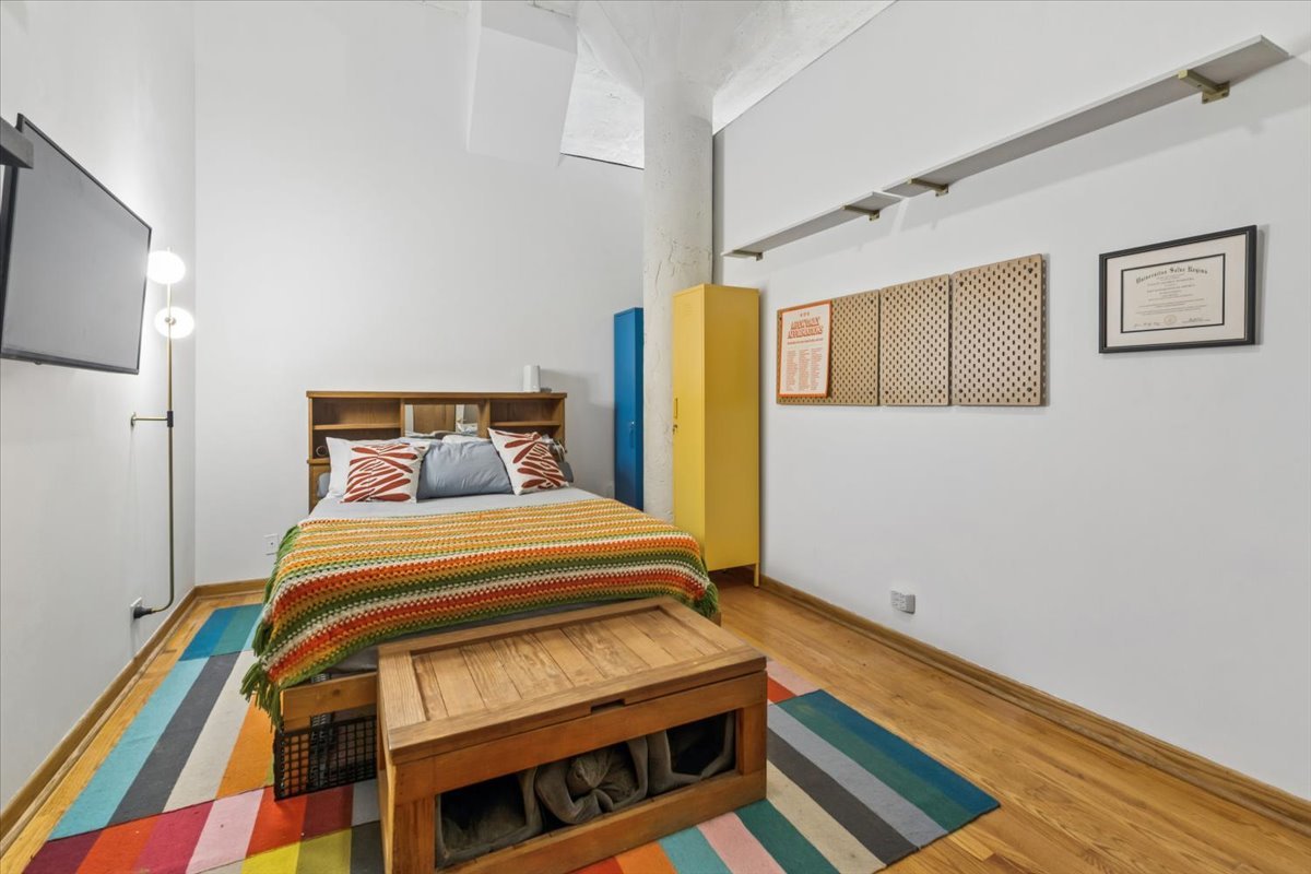 1800 W Roscoe Street Unit: 521