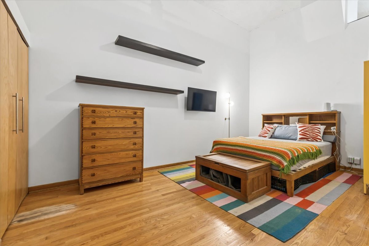 1800 W Roscoe Street Unit: 521