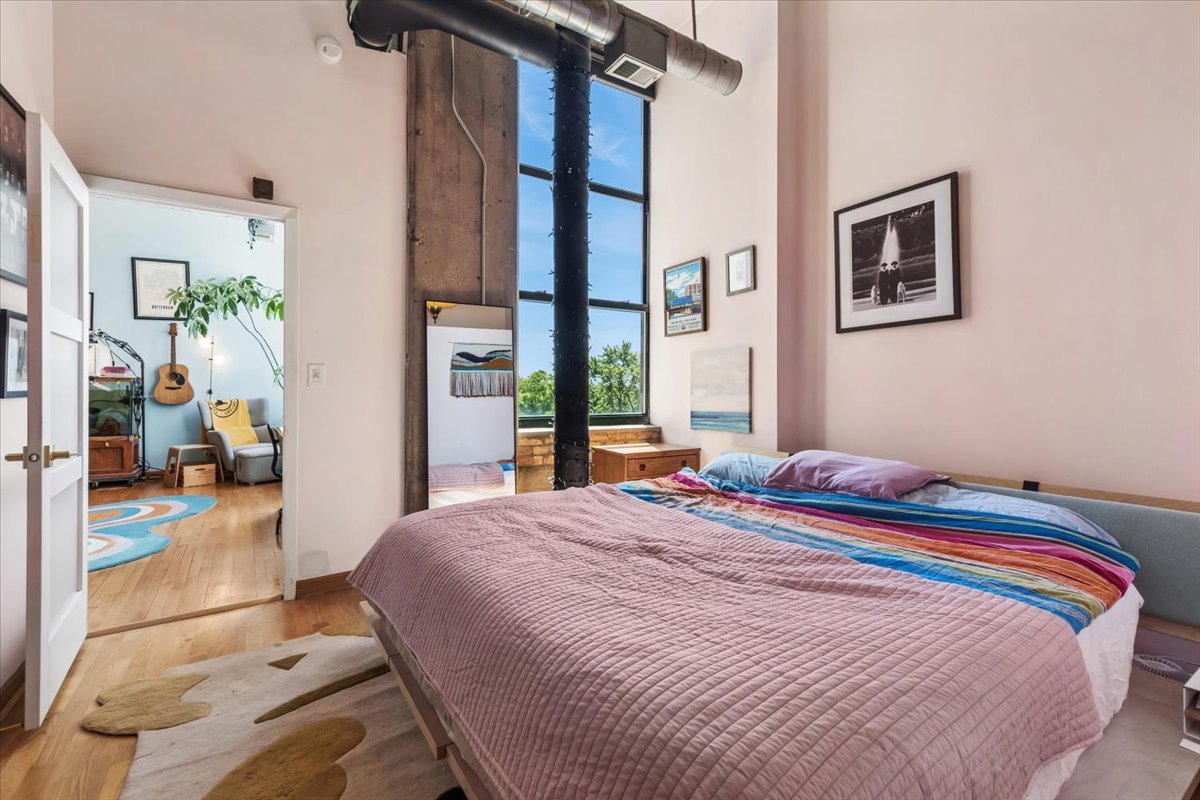 1800 W Roscoe Street Unit: 521