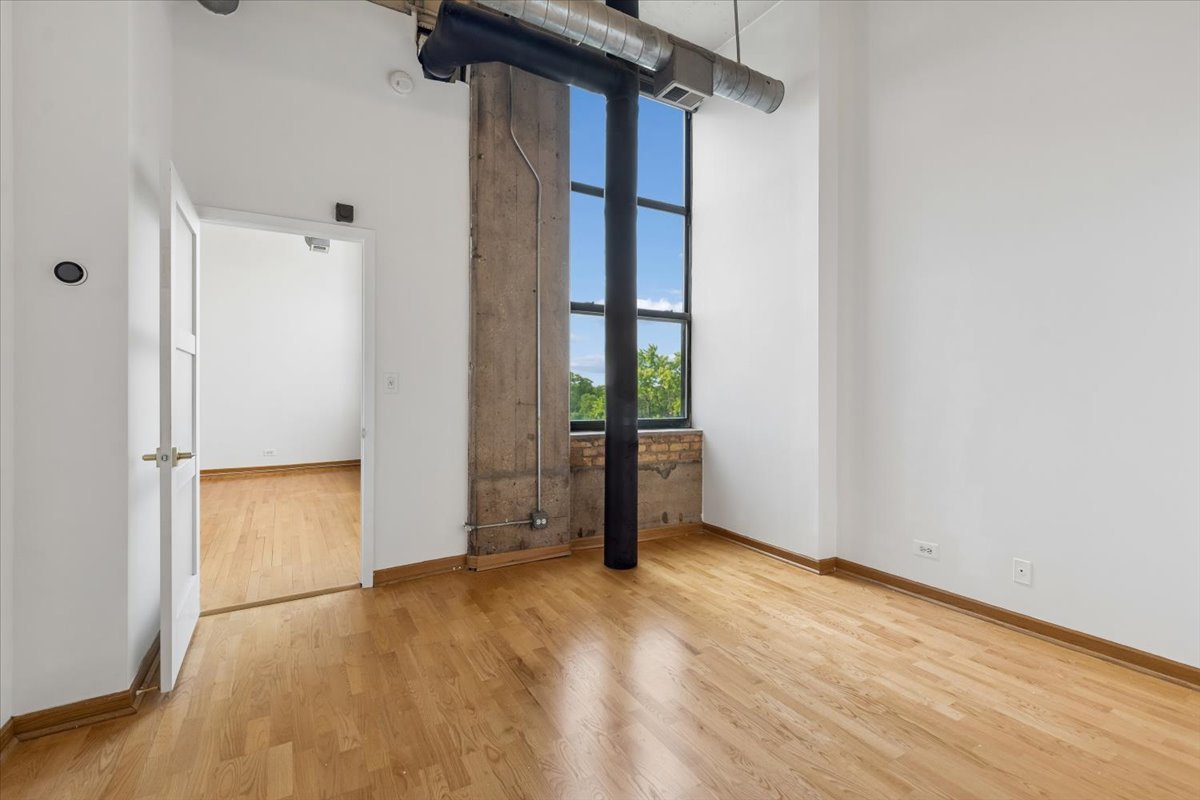 1800 W Roscoe Street Unit: 521