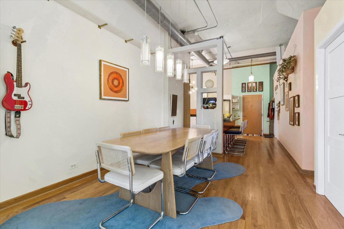 1800 W Roscoe Street Unit: 521