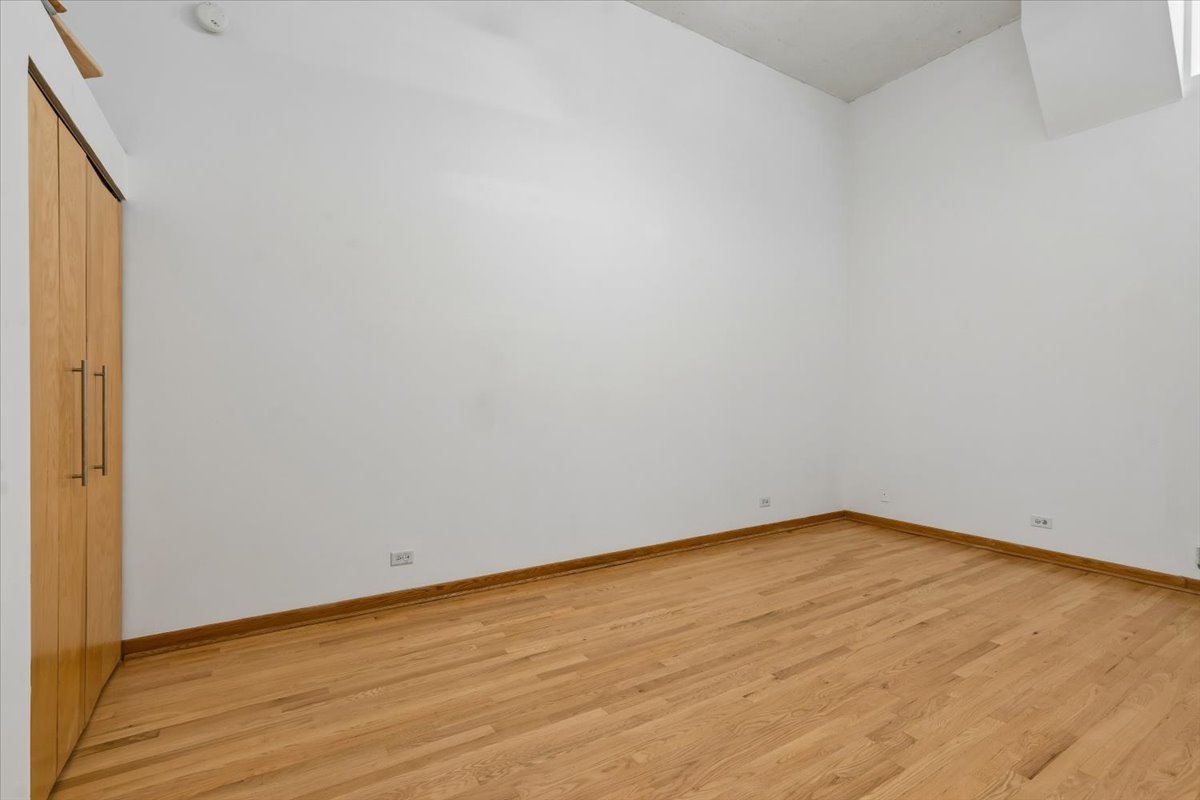 1800 W Roscoe Street Unit: 521