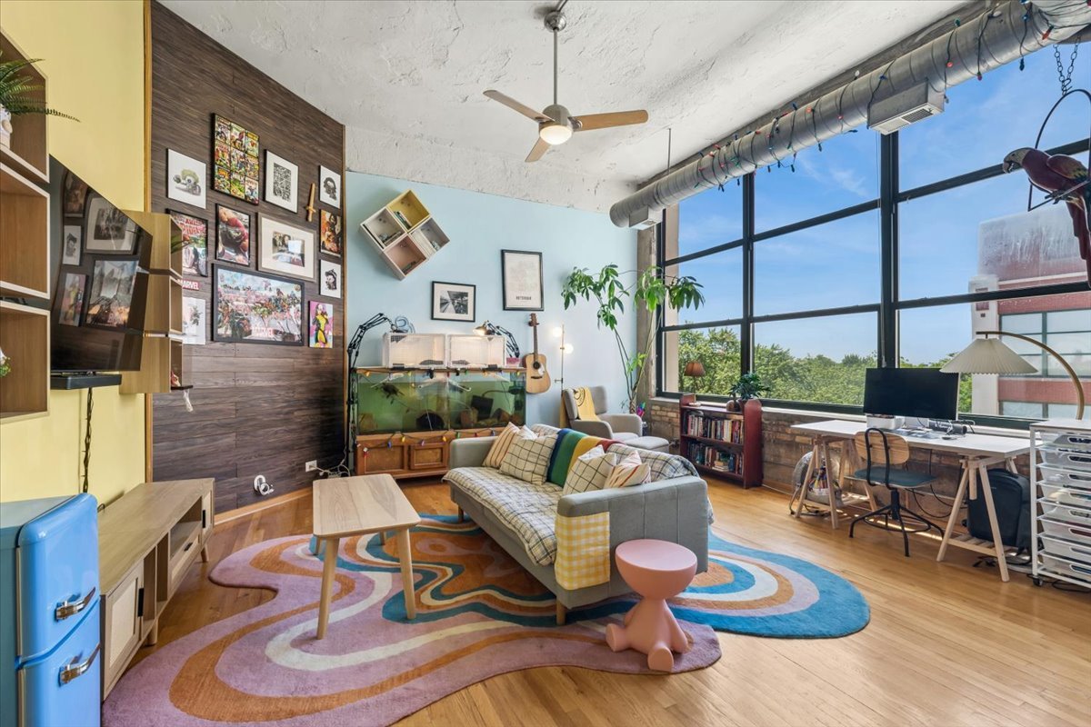 1800 W Roscoe Street Unit: 521