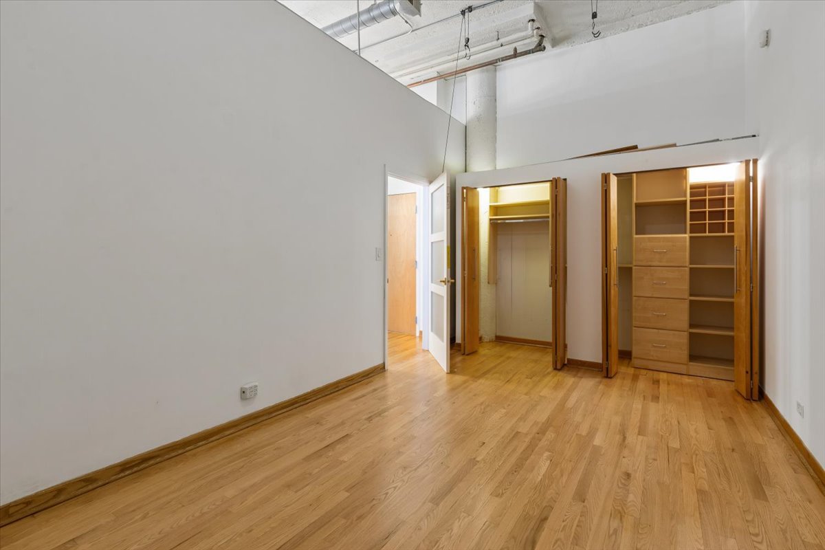 1800 W Roscoe Street Unit: 521