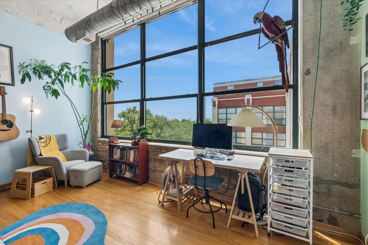 1800 W Roscoe Street Unit: 521