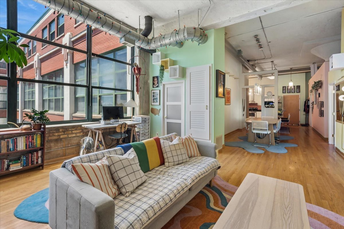 1800 W Roscoe Street Unit: 521