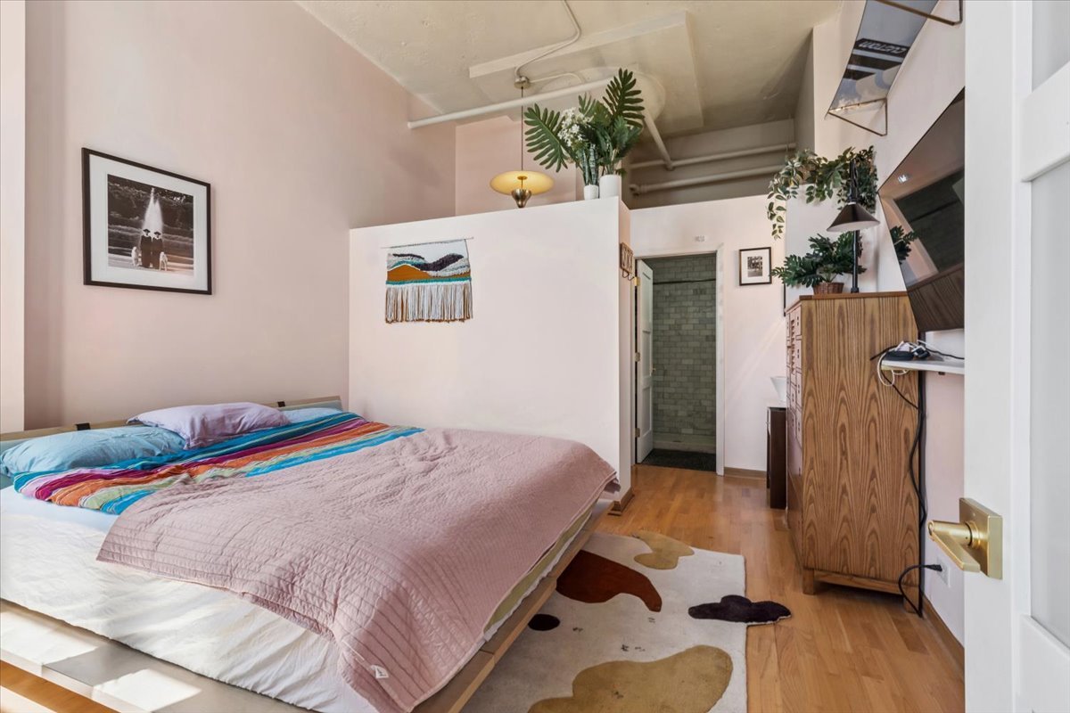 1800 W Roscoe Street Unit: 521