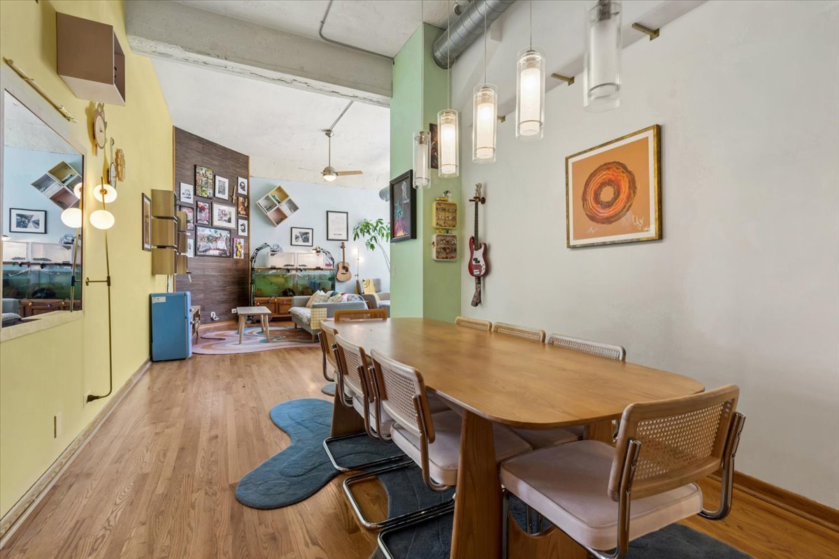 1800 W Roscoe Street Unit: 521