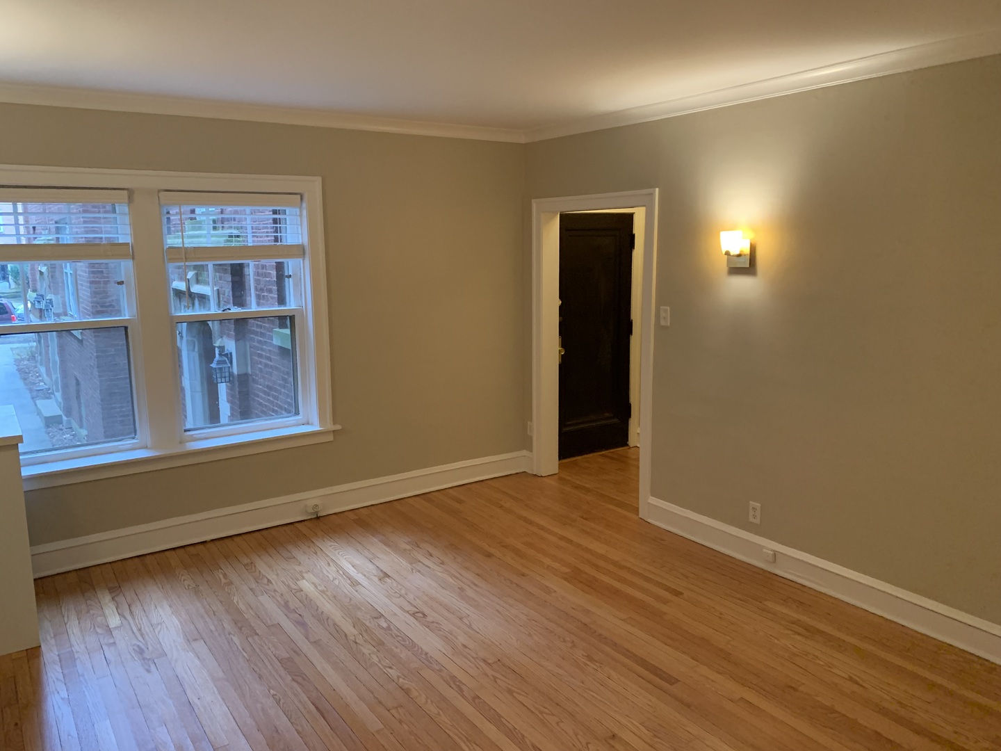 2046 W Farragut Avenue Unit: 1