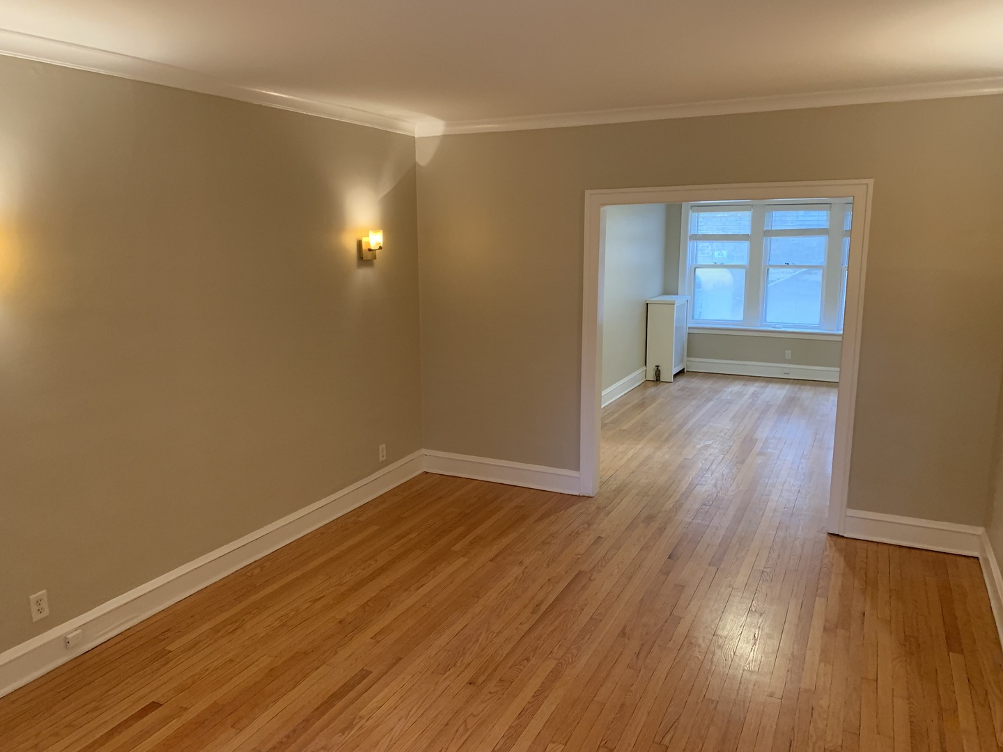2046 W Farragut Avenue Unit: 1