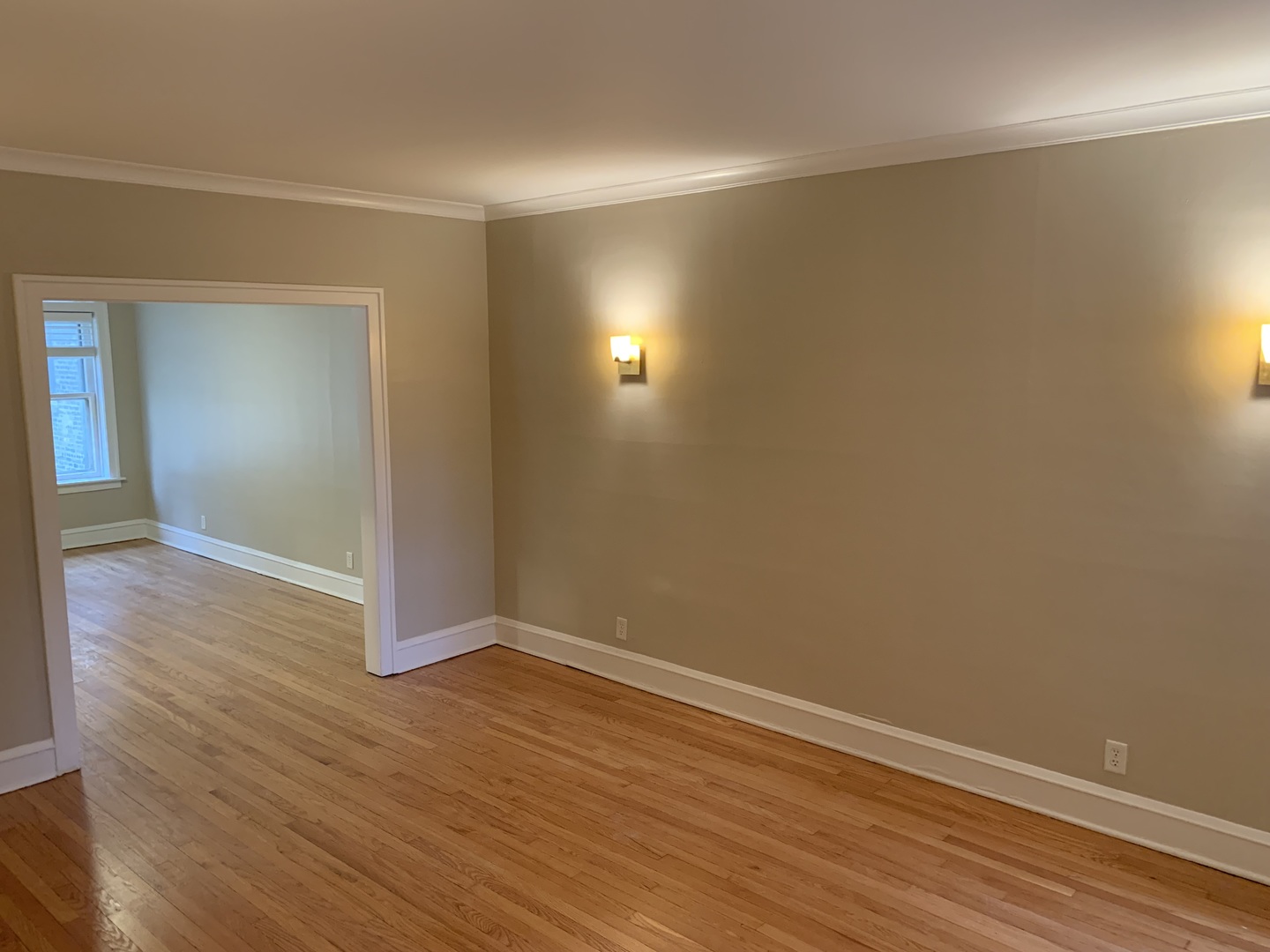2046 W Farragut Avenue Unit: 1