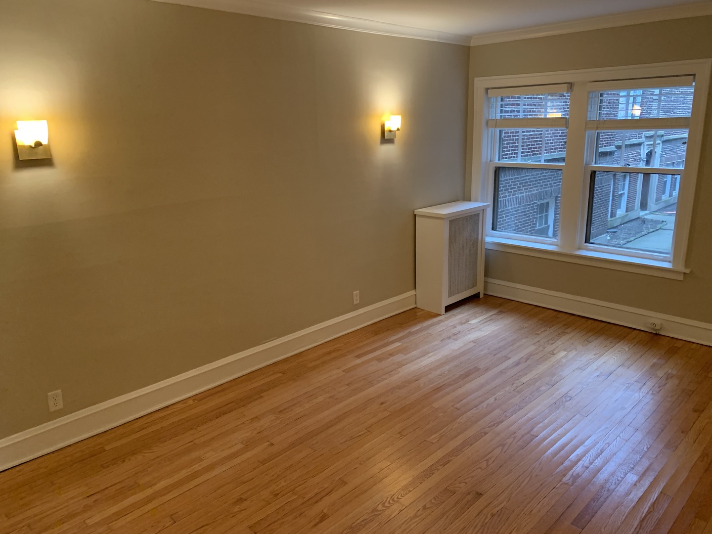 2046 W Farragut Avenue Unit: 1