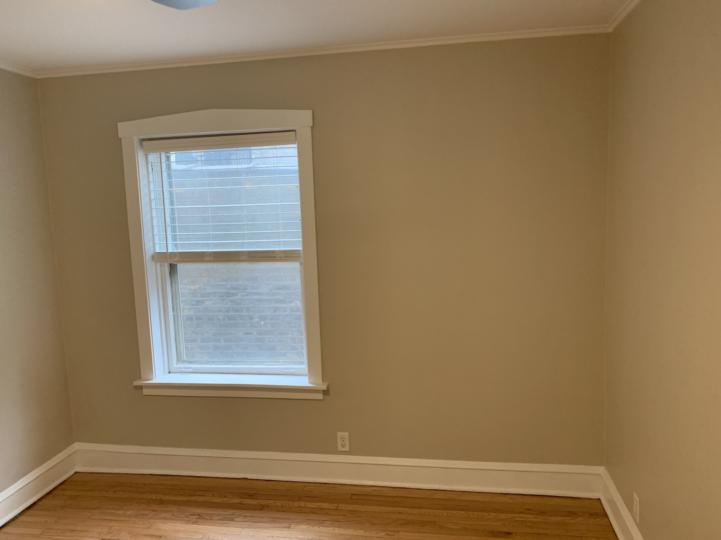 2046 W Farragut Avenue Unit: 1