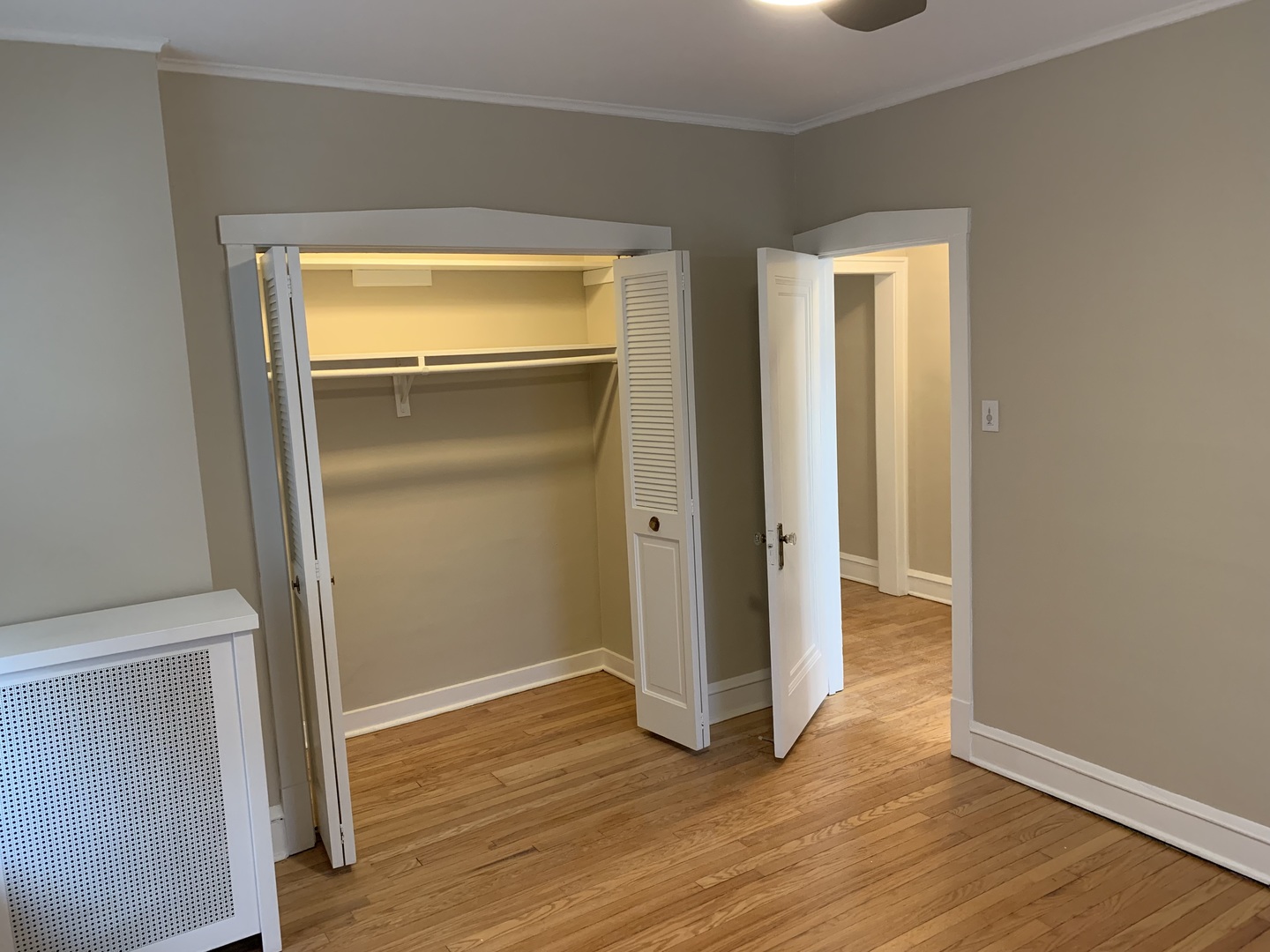 2046 W Farragut Avenue Unit: 1