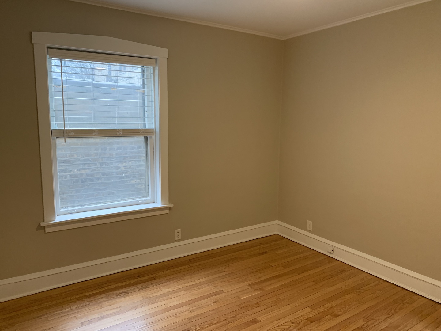 2046 W Farragut Avenue Unit: 1