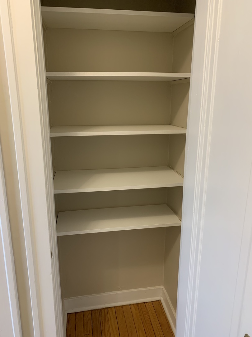 2046 W Farragut Avenue Unit: 1