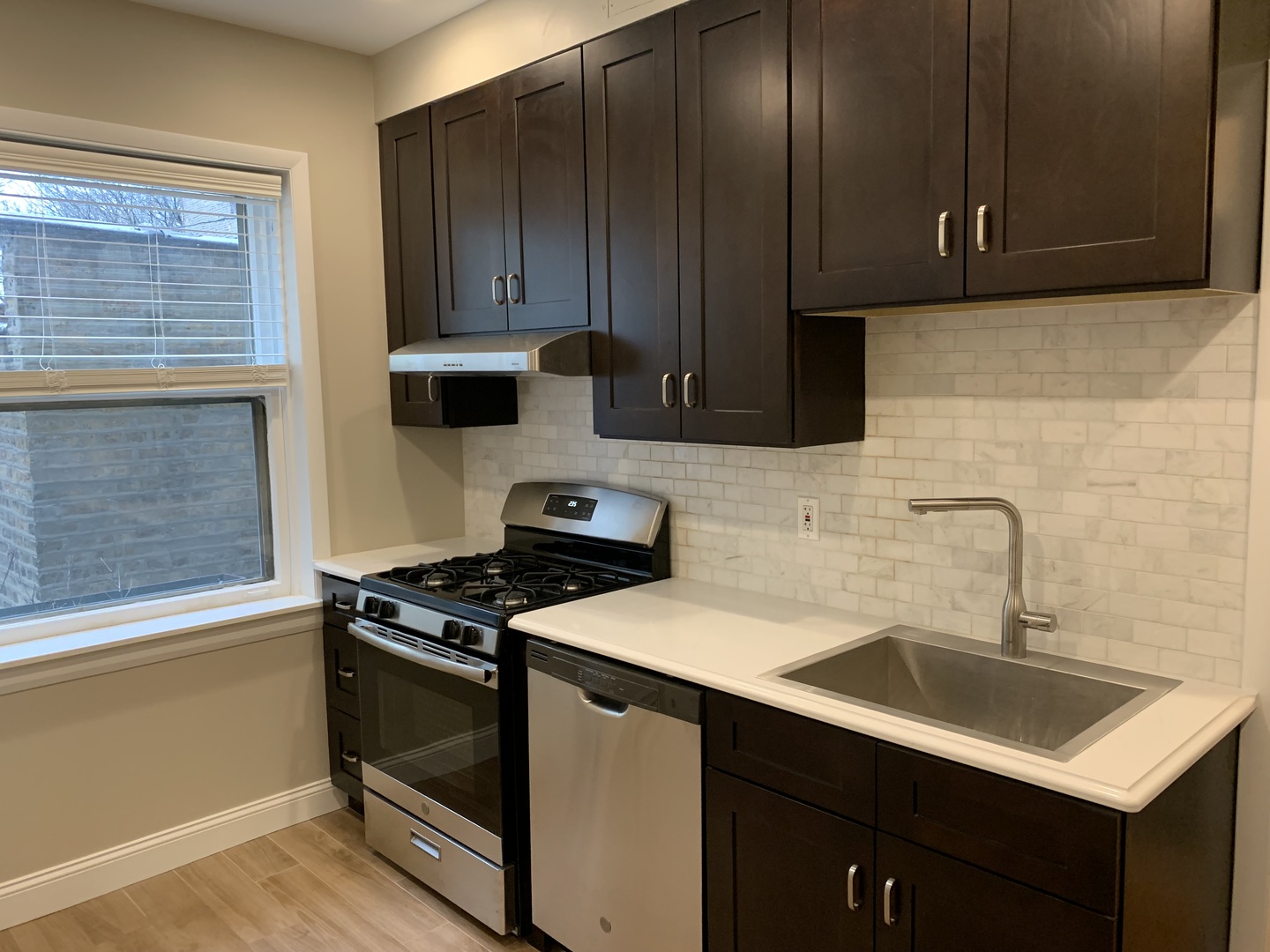2046 W Farragut Avenue Unit: 1