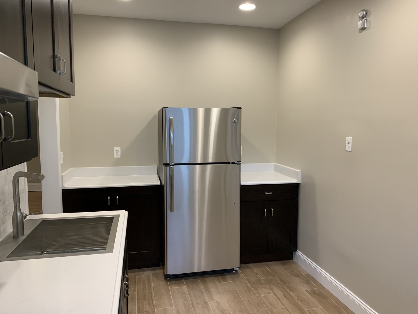 2046 W Farragut Avenue Unit: 1