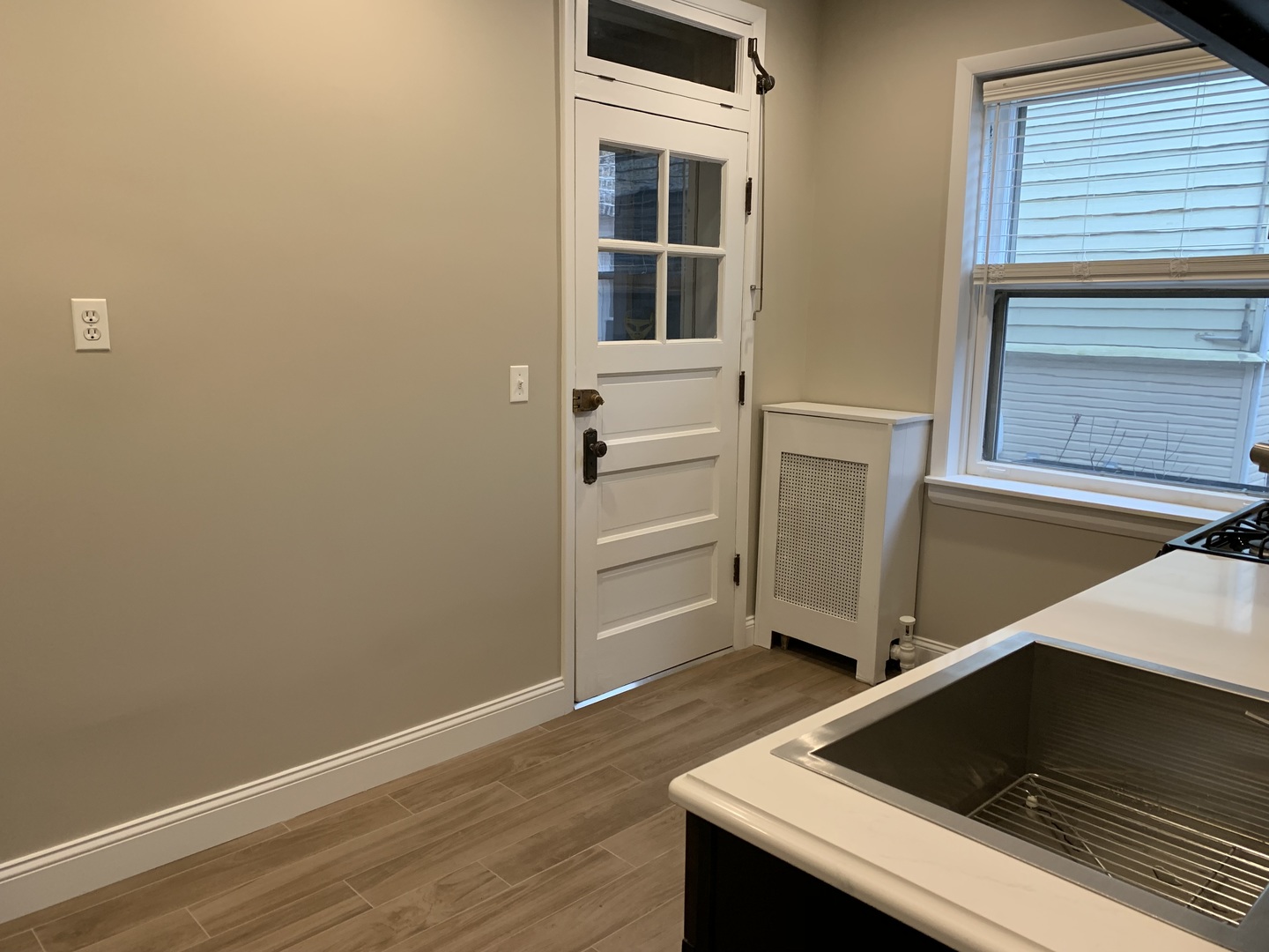 2046 W Farragut Avenue Unit: 1