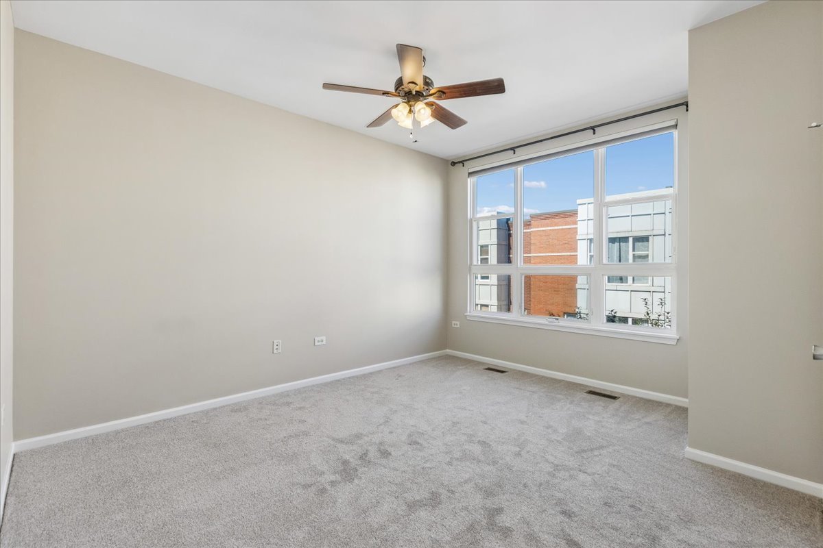 3224 N Kilbourn Avenue Unit: 11