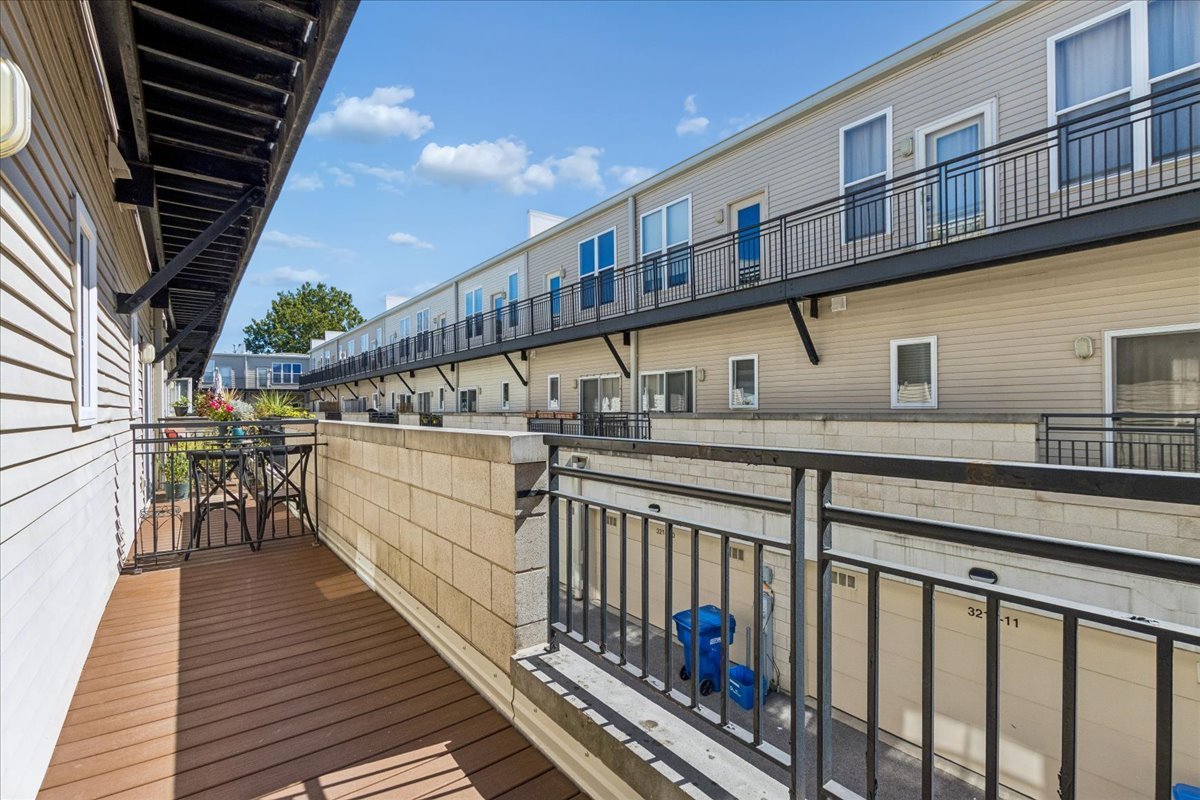 3224 N Kilbourn Avenue Unit: 11