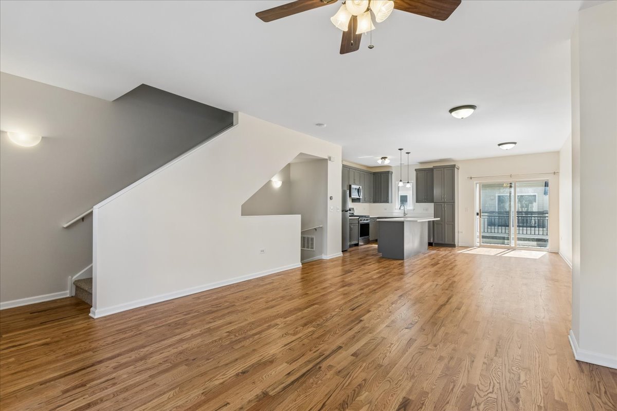 3224 N Kilbourn Avenue Unit: 11