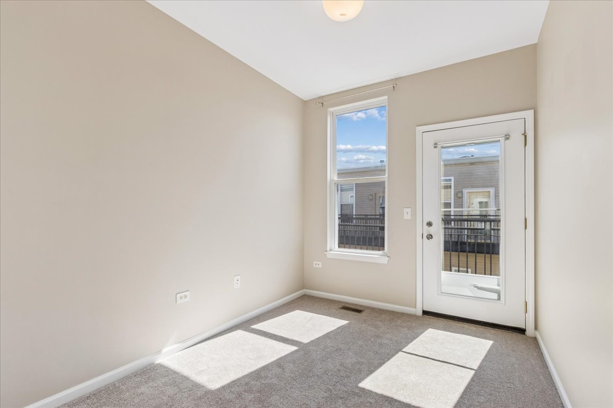3224 N Kilbourn Avenue Unit: 11