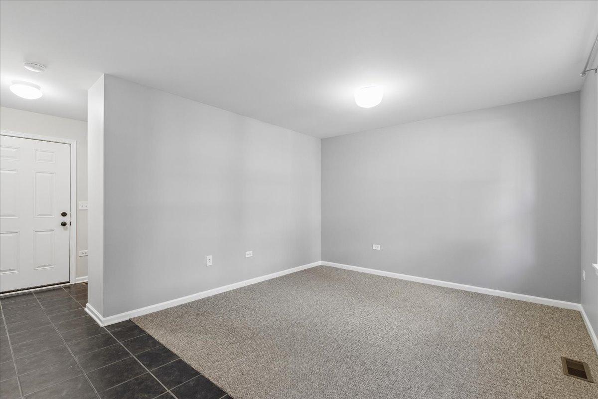 3224 N Kilbourn Avenue Unit: 11