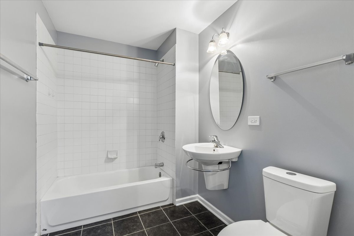 3224 N Kilbourn Avenue Unit: 11