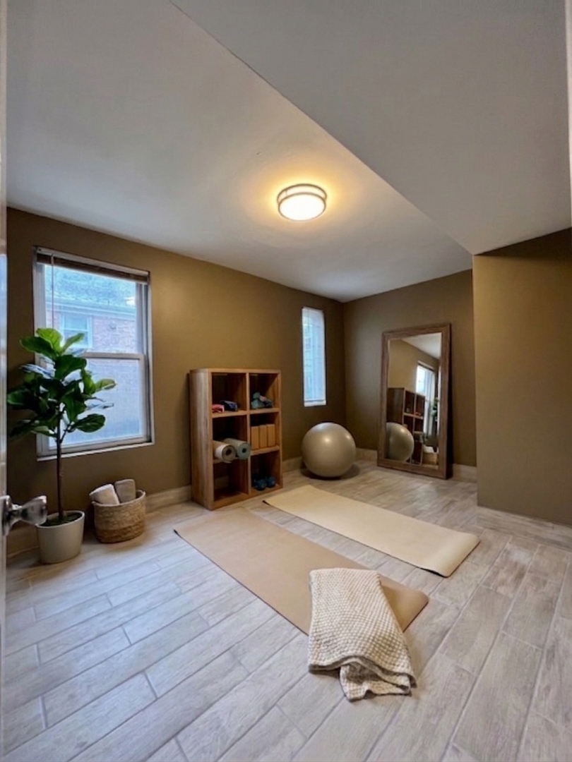 2835 N Ridgeway Avenue Unit: 1