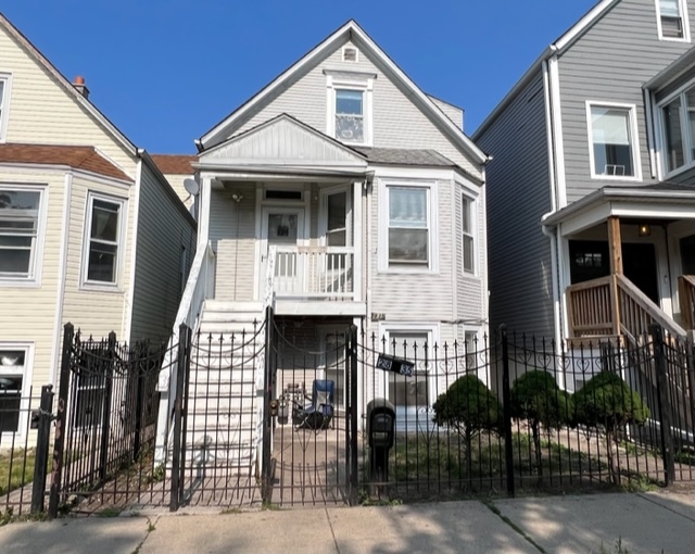 2835 N Ridgeway Avenue Unit: 1