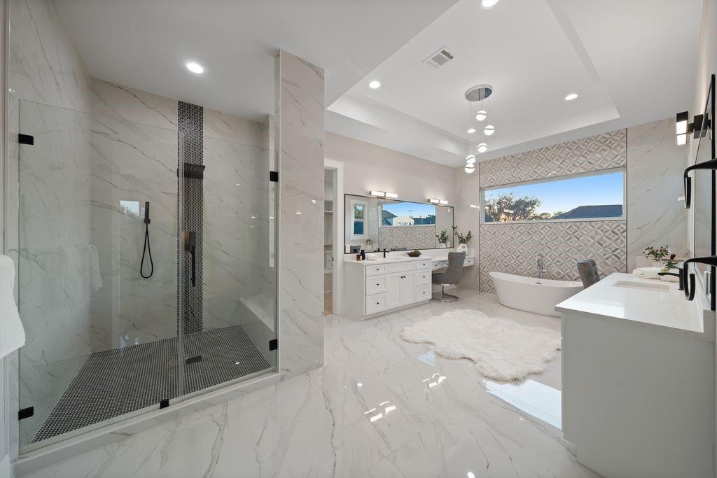 2046 Macarthur Street