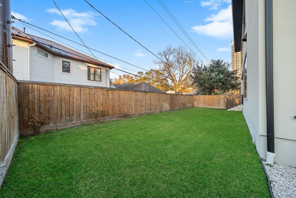 2046 Macarthur Street