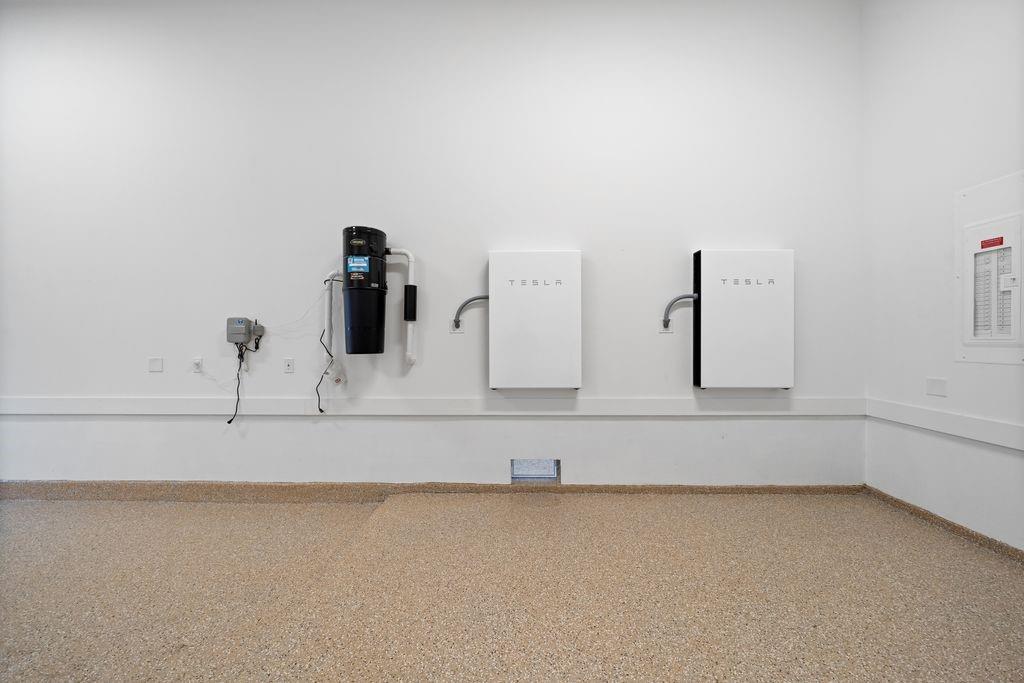 2046 Macarthur Street