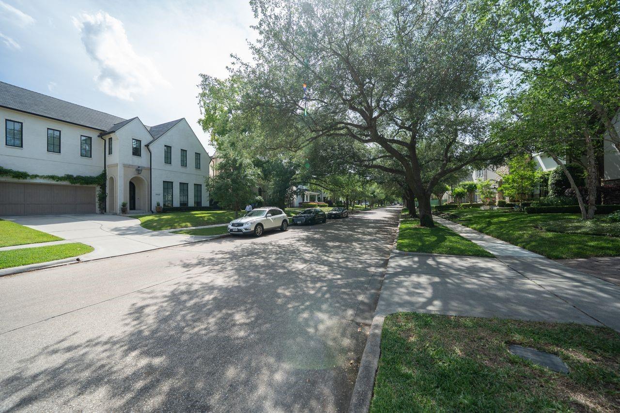 3702 Sunset Boulevard