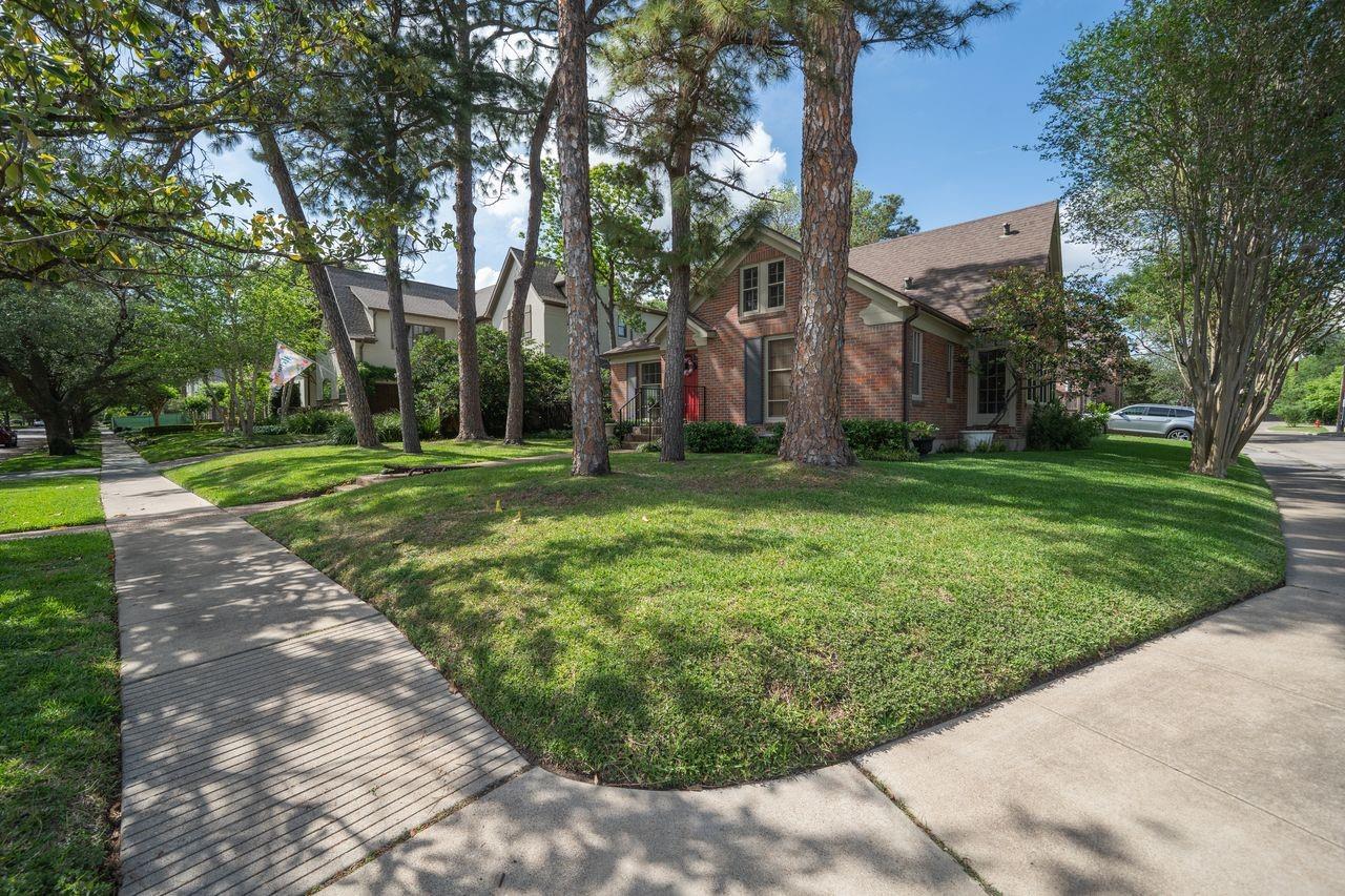 3702 Sunset Boulevard