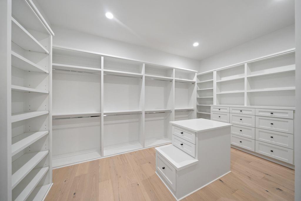 2046 Macarthur Street