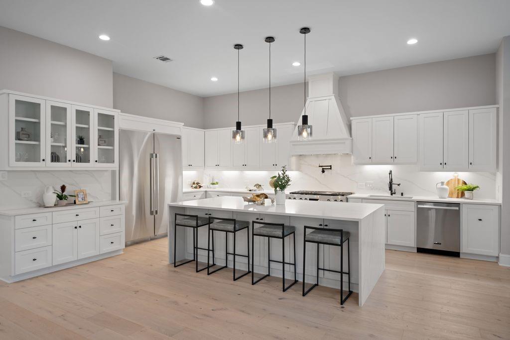 2046 Macarthur Street