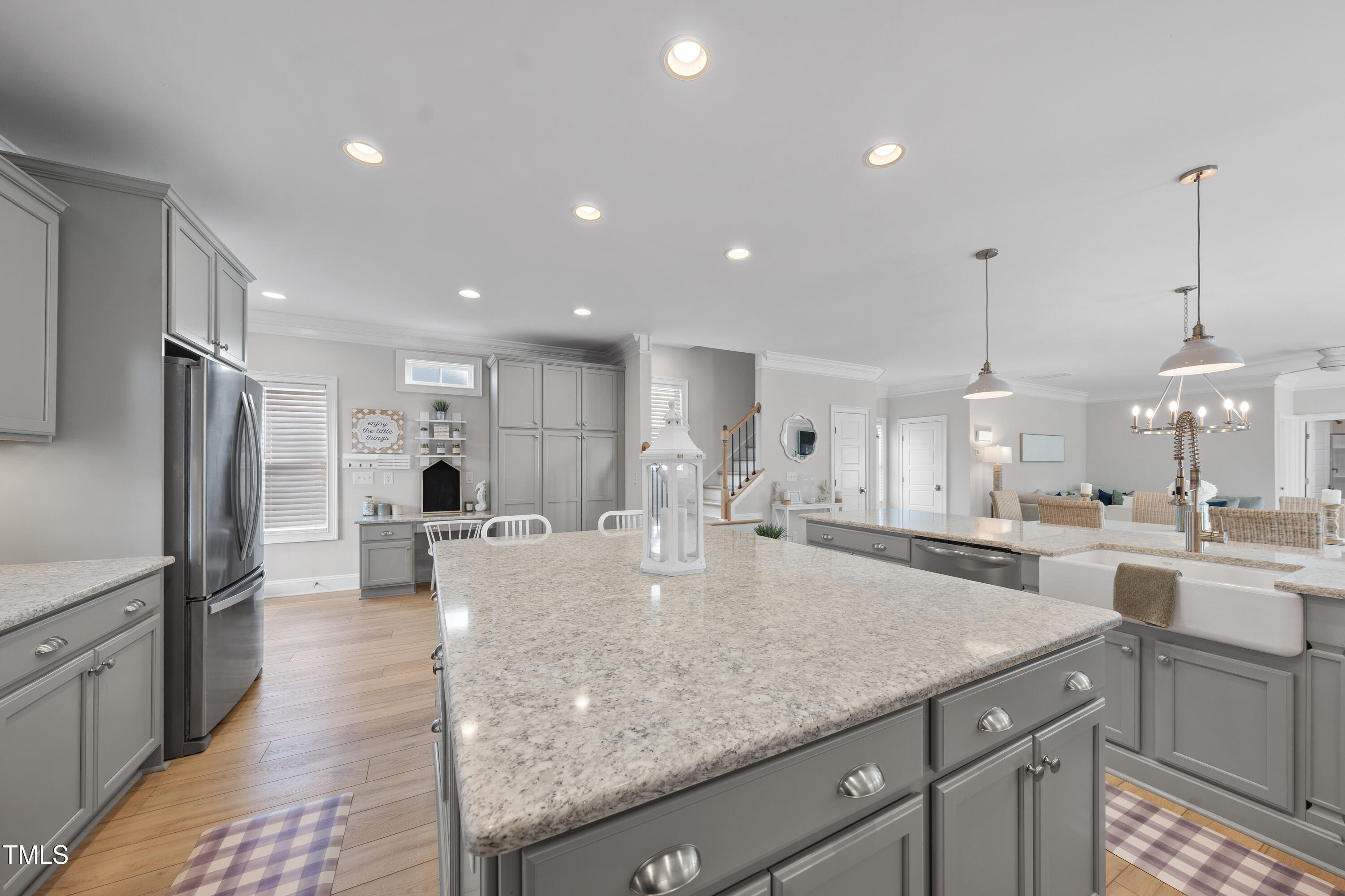 1148 Gloriosa Street