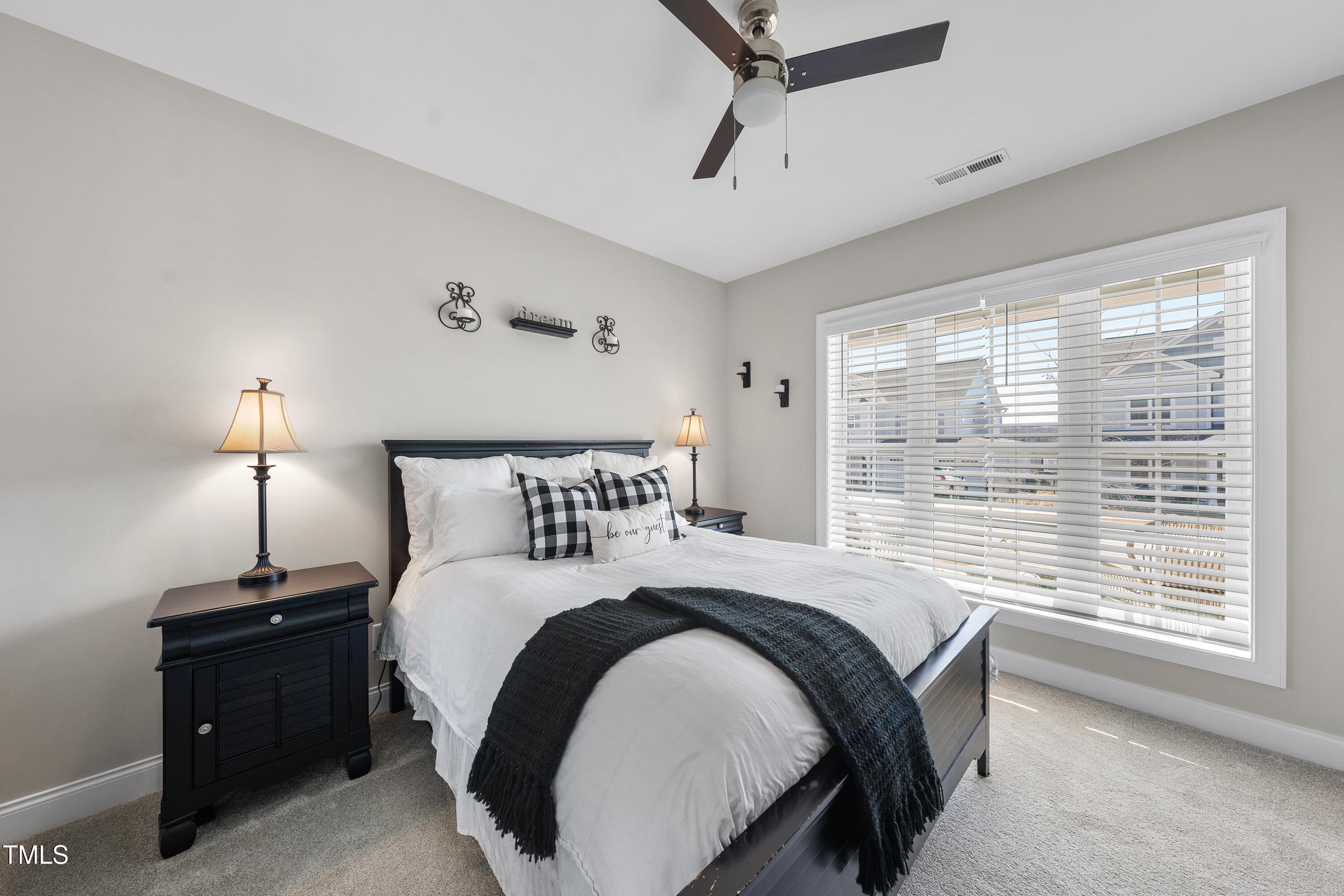 2907 Jakes View Point