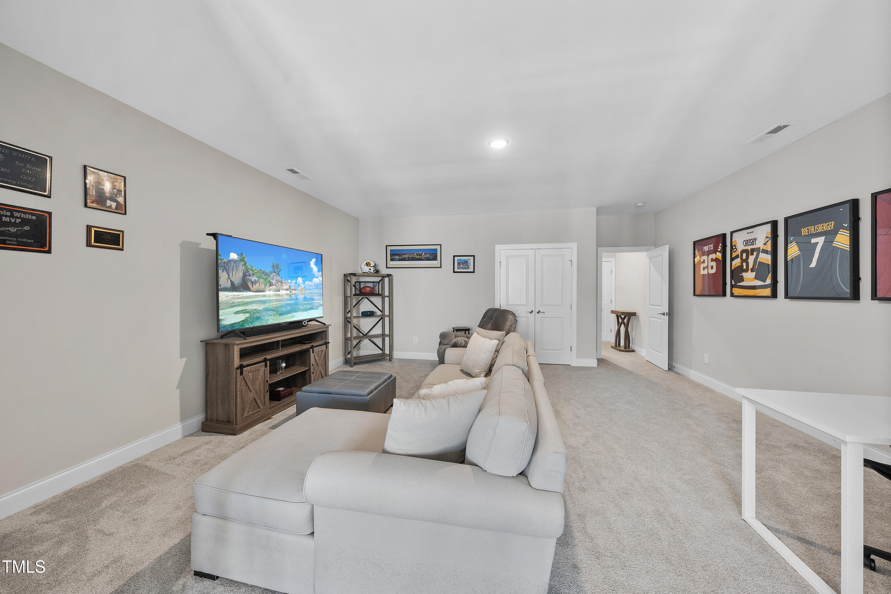 2907 Jakes View Point