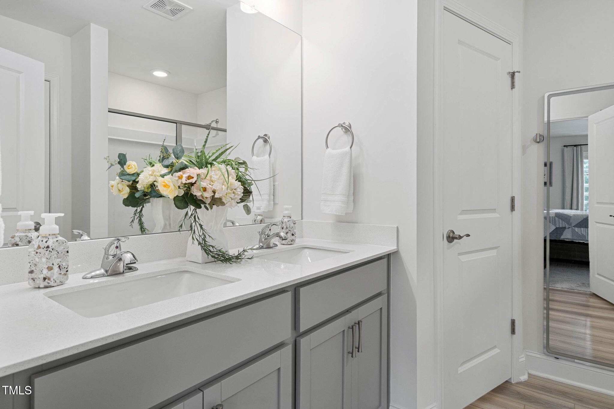 4514 Queen Pierrette Street