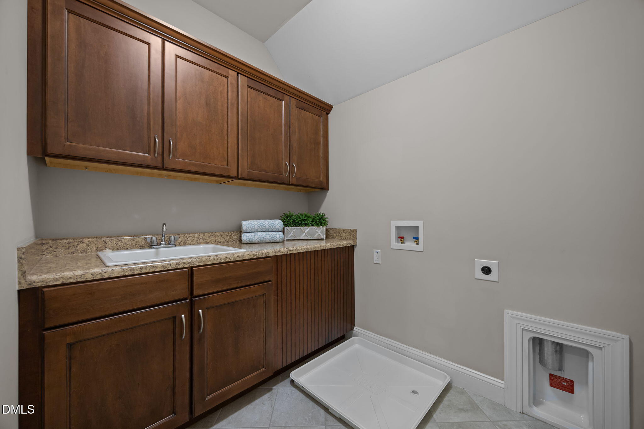 5700 Accipiter Court