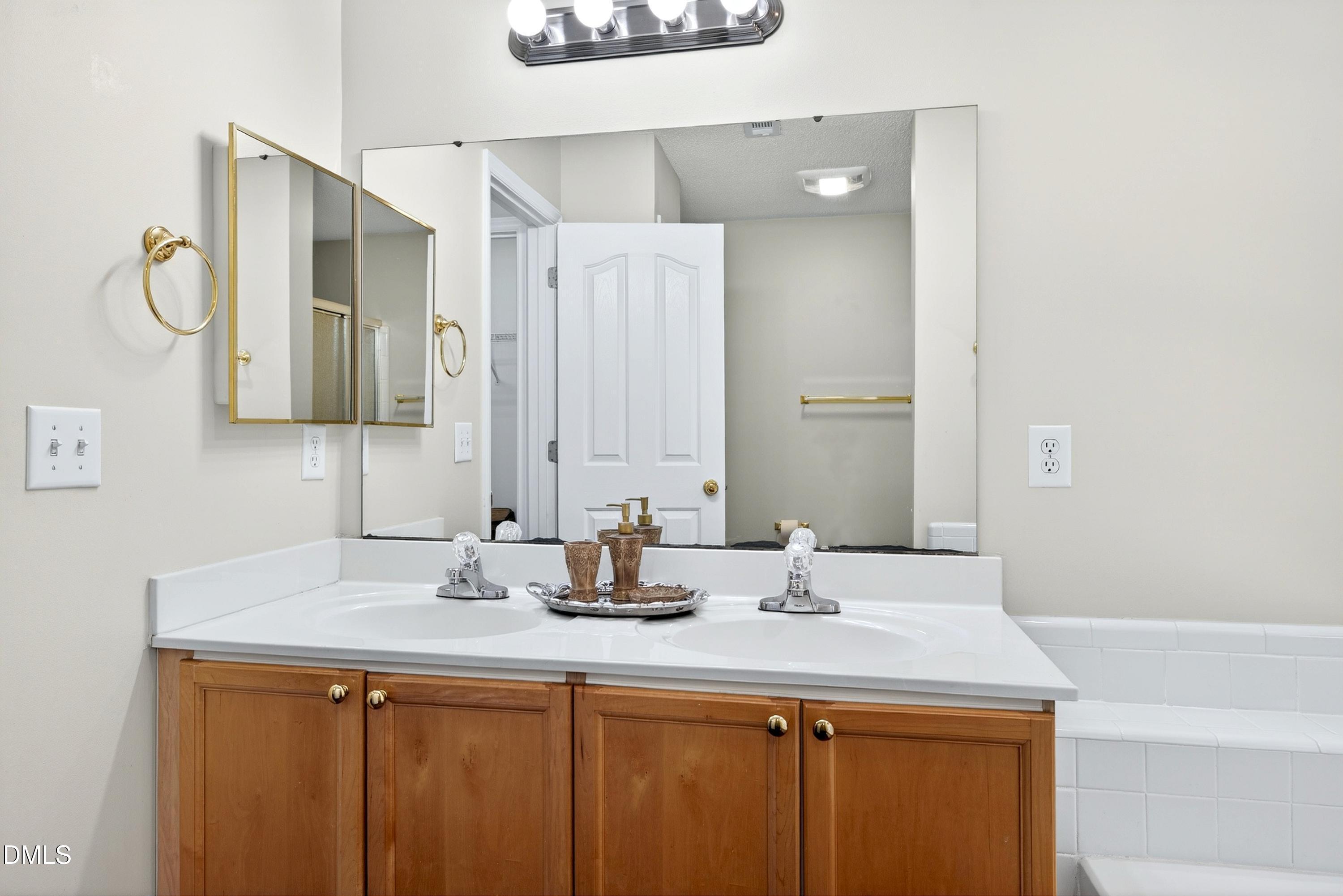 8301 Amber Leaf Court