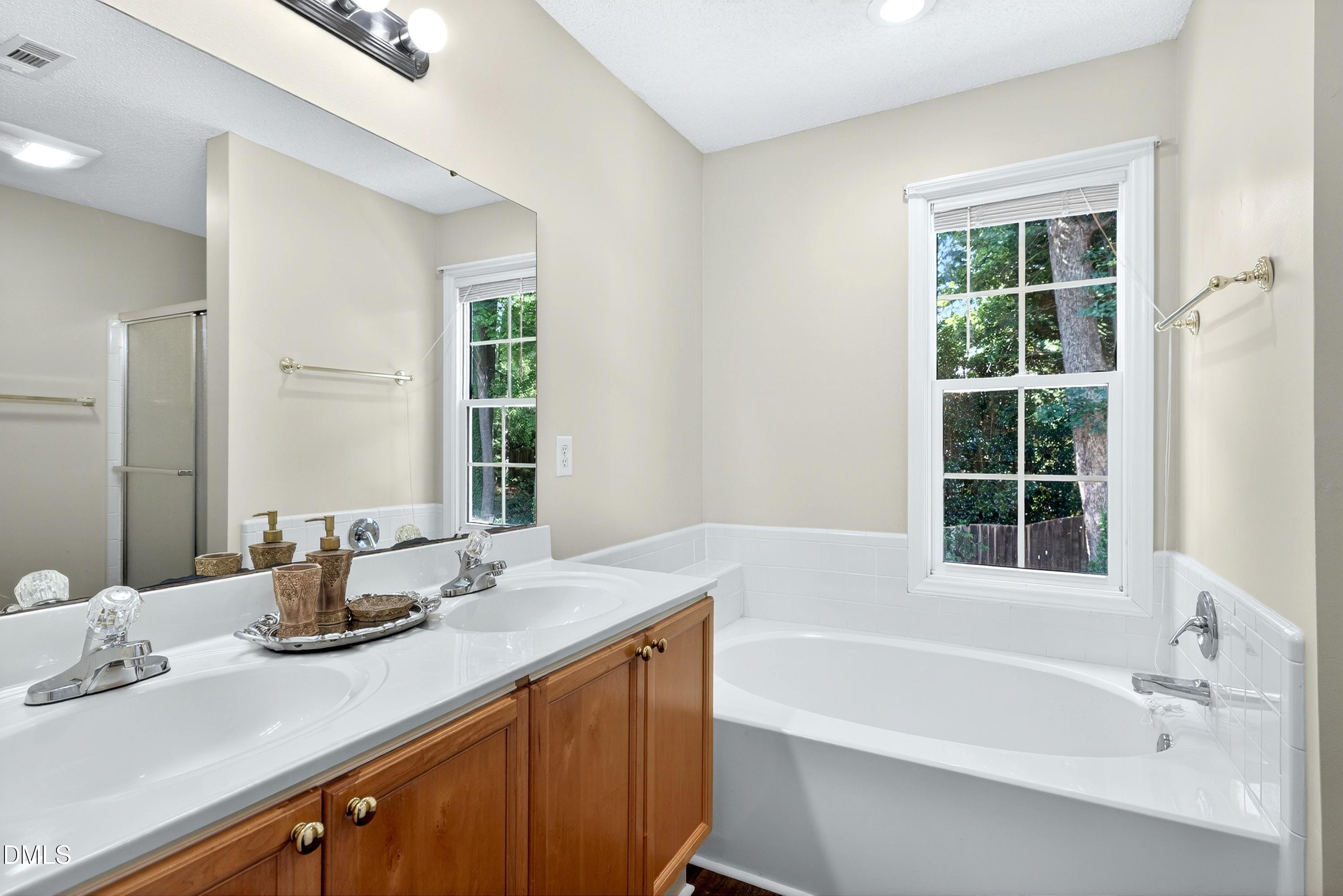 8301 Amber Leaf Court