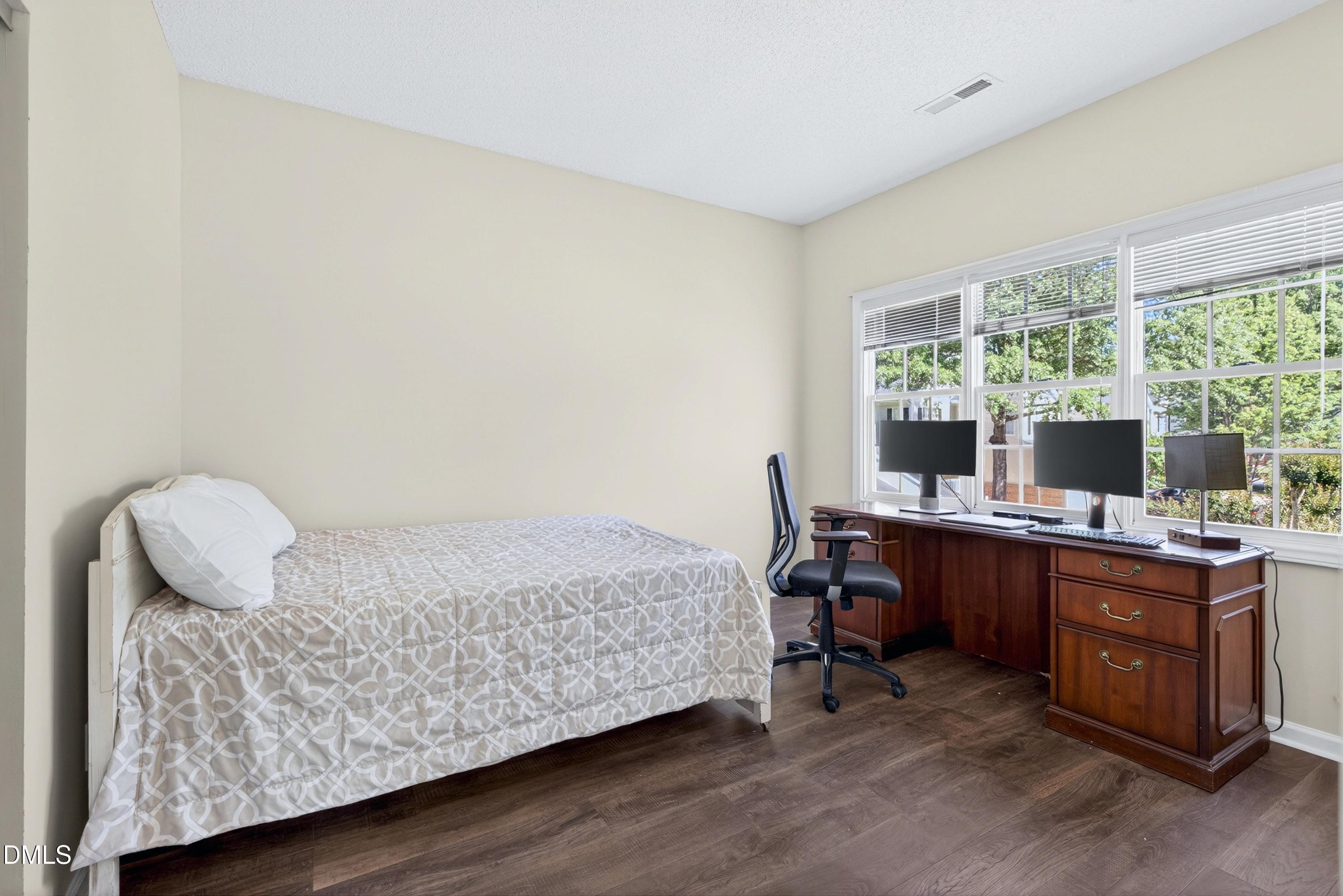 8301 Amber Leaf Court