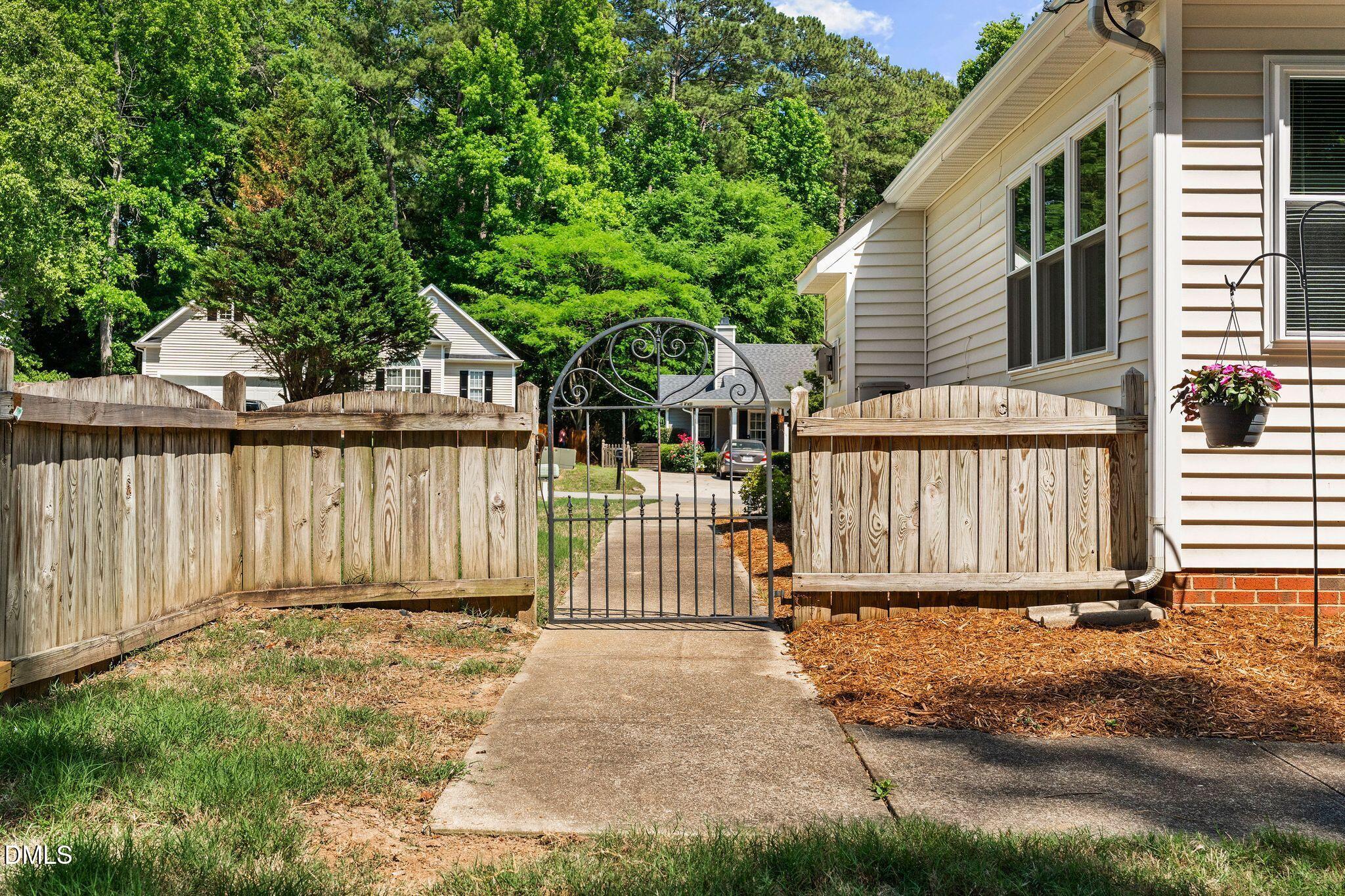 2733 Glastonbury Road
